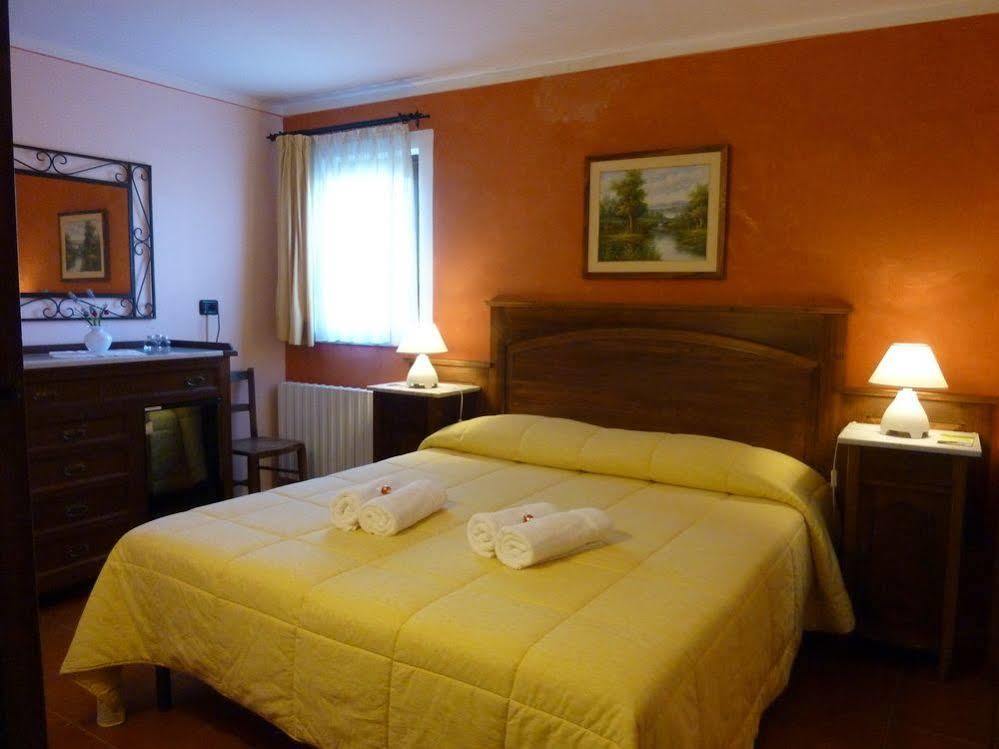 Bed and Breakfast Casale Dei Gelsi Castiglione In Teverina Exterior foto